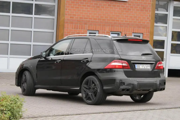 Mercedes ML63 AMG 2012 foto spia agosto 2011  - 2