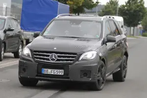 Mercedes ML63 AMG 2012 foto spia agosto 2011  - 3