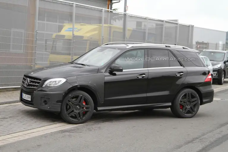 Mercedes ML63 AMG 2012 foto spia agosto 2011  - 7