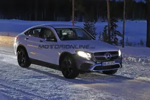 Mercedes - Prototipo su piattaforma EVA - Foto spia 03-02-2017 - 3