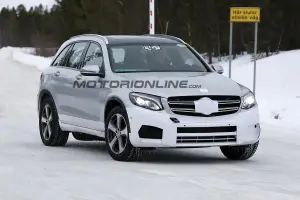 Mercedes - Prototipo su piattaforma EVA - Foto spia 03-02-2017
