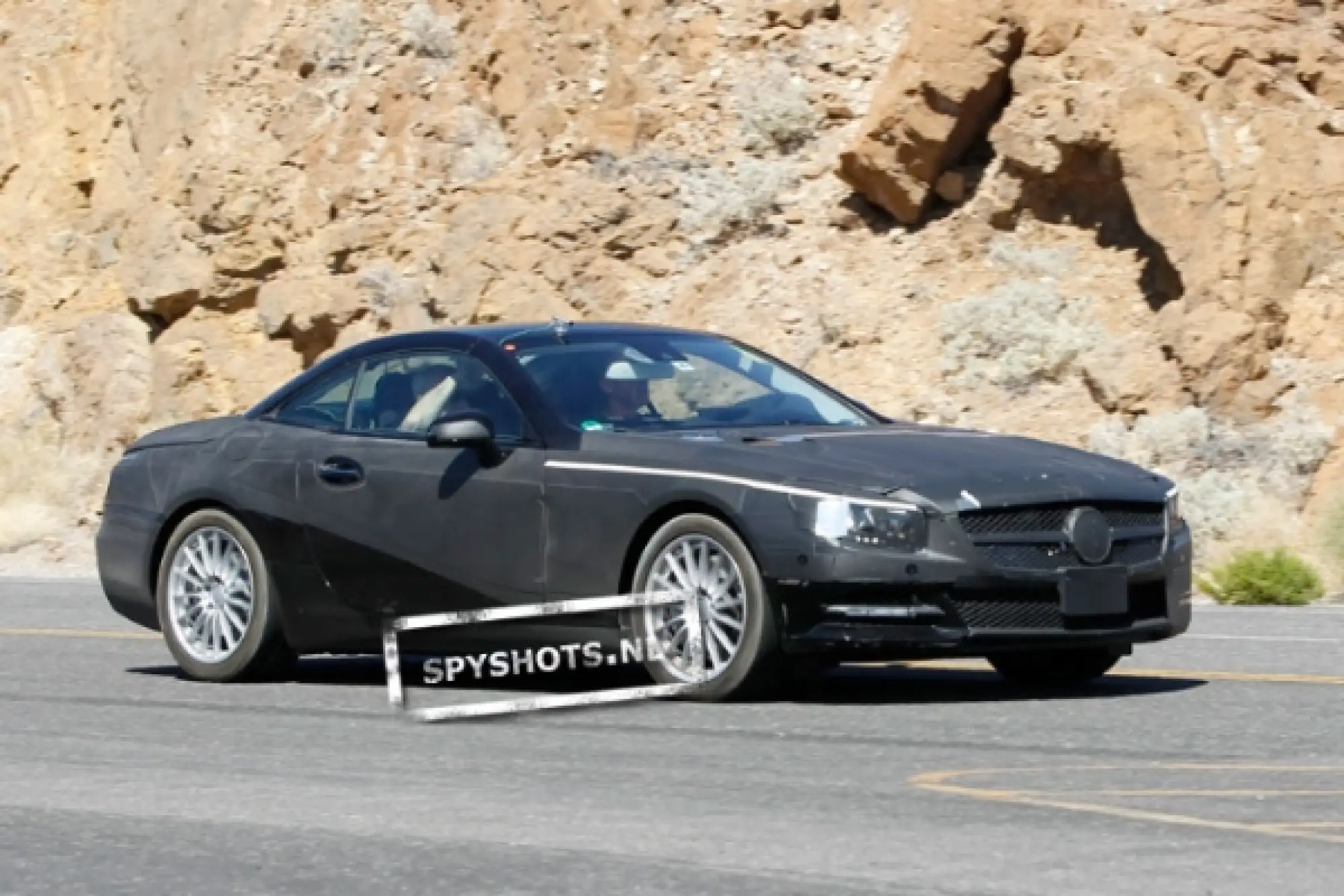 Mercedes SL 2012 foto spia agosto 2011 - 1