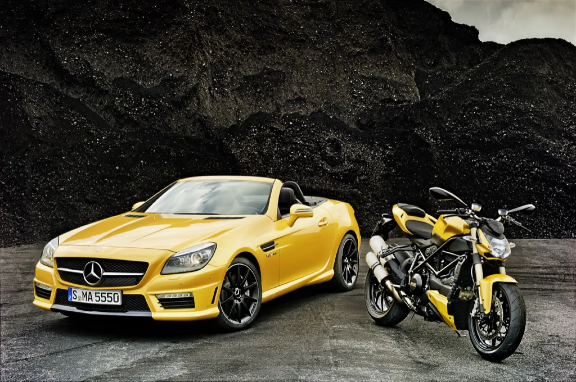 Mercedes SLK 55 AMG Streetfighter Yellow - Motor Show 2011 - 6