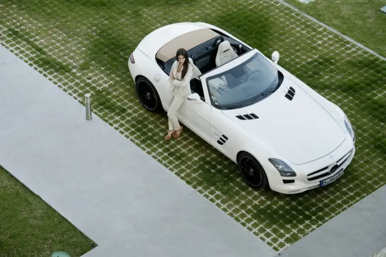 Mercedes SLS AMG Roadster (2) - 11