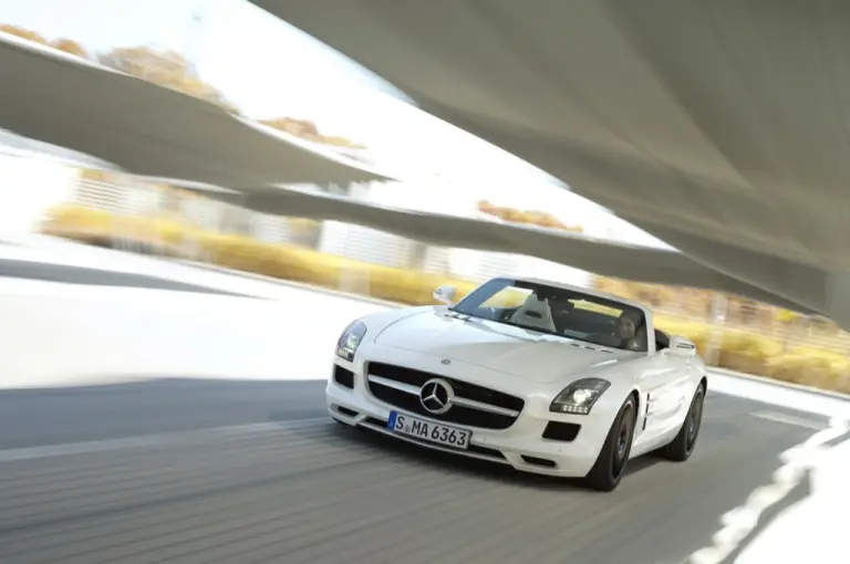 Mercedes SLS AMG Roadster (2) - 13