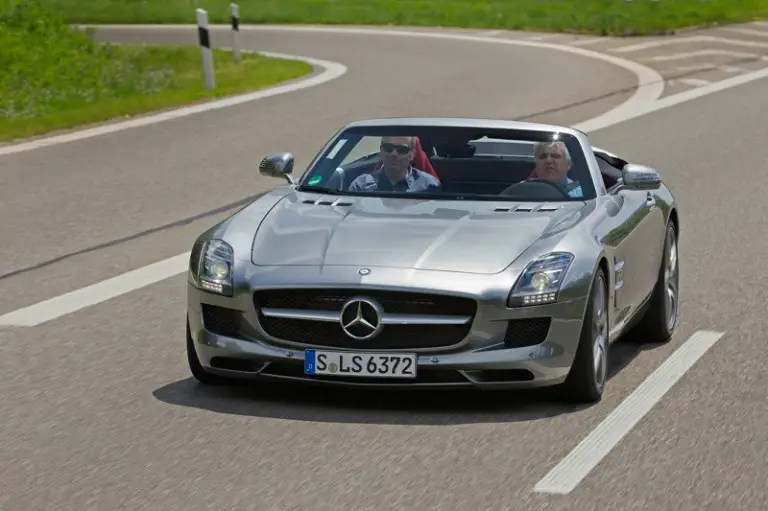 Mercedes SLS AMG Roadster e Mercedes AMG E-Cell - Test drive Jay Leno - 8