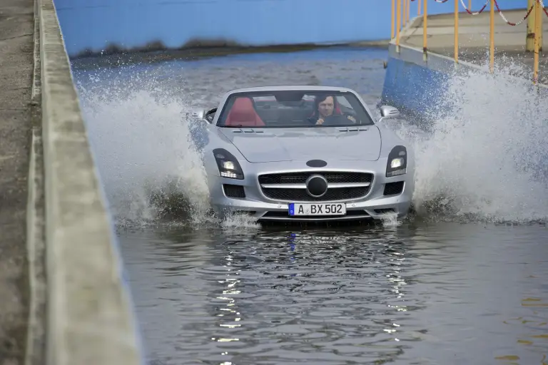 Mercedes SLS AMG Roadster - 14