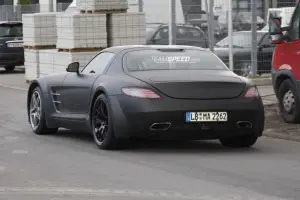 Mercedes SLS Black Series - Foto spia 20-10-2011 - 9