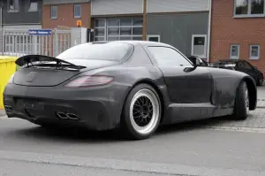 Mercedes SLS Black Series foto spia