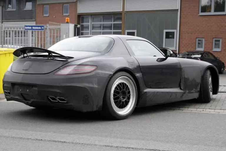 Mercedes SLS Black Series foto spia - 1