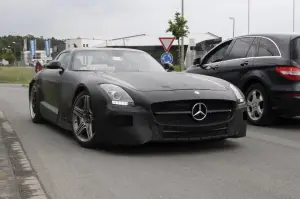 Mercedes SLS Black Series foto spia