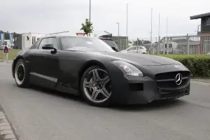 Mercedes SLS Black Series foto spia