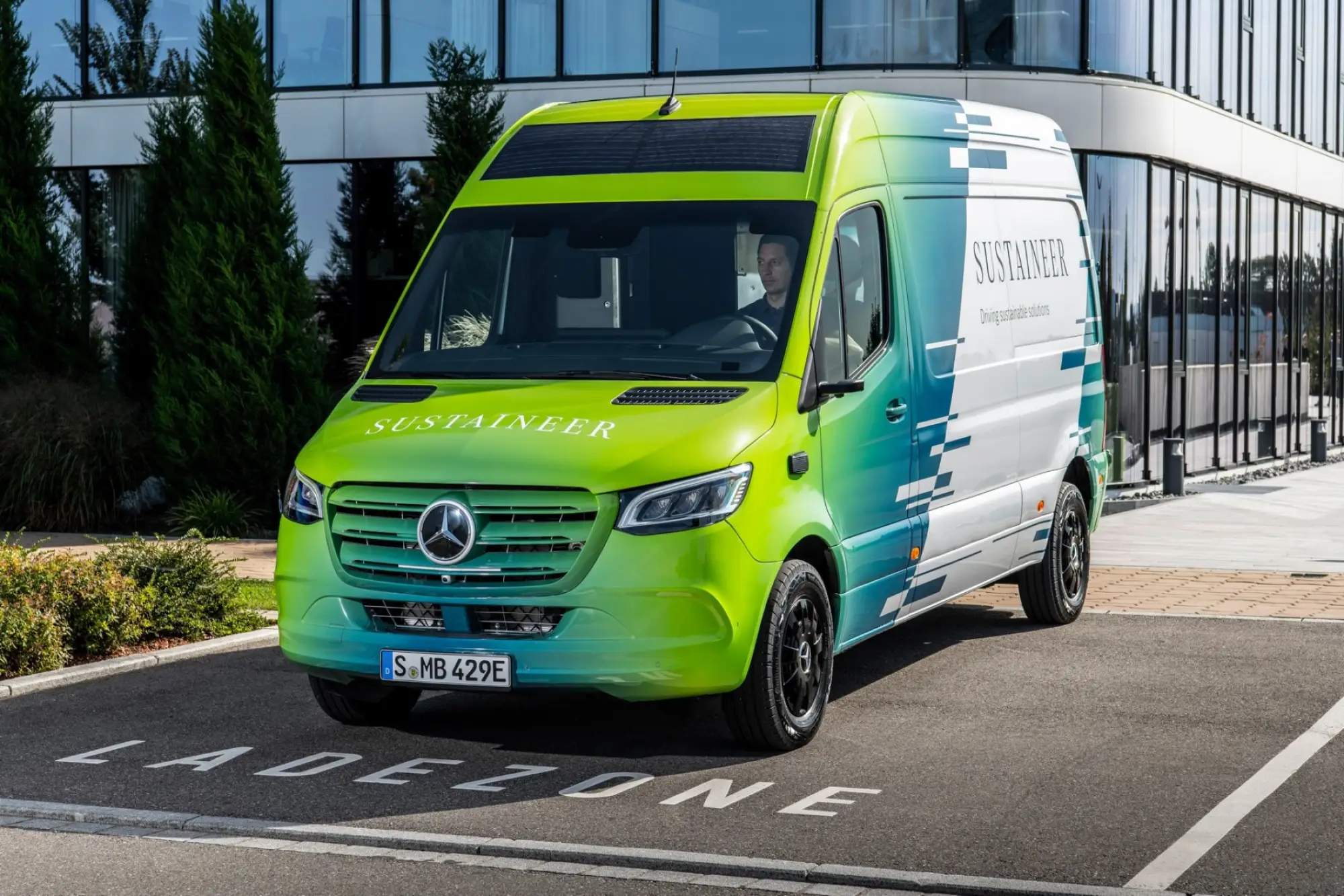 Mercedes Sustaineer - Foto ufficiali - 15