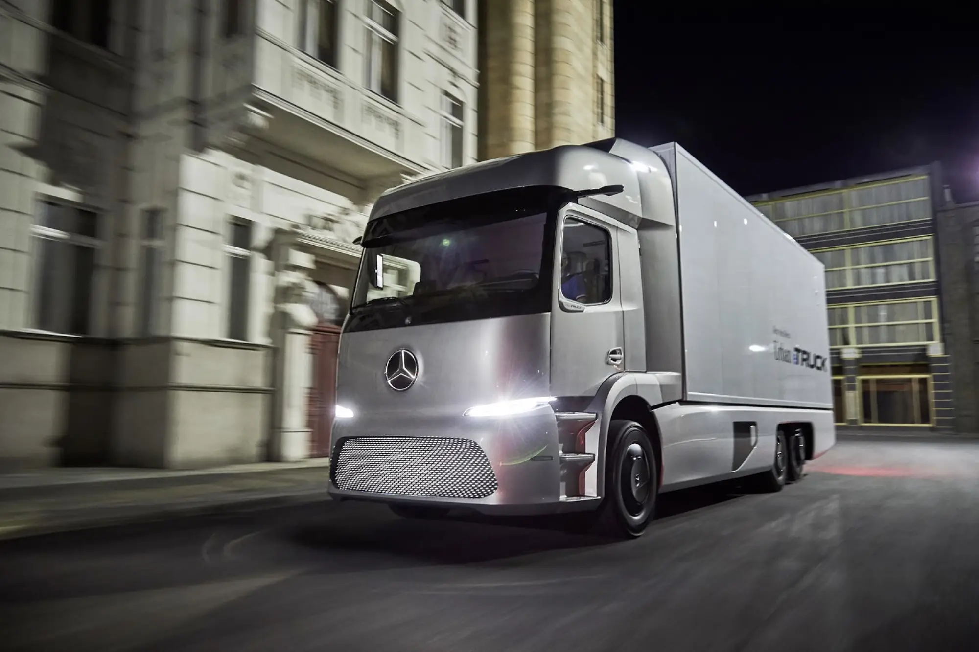 Mercedes Urban eTruck - 10