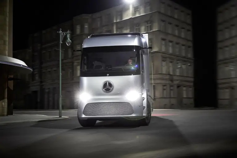 Mercedes Urban eTruck - 11
