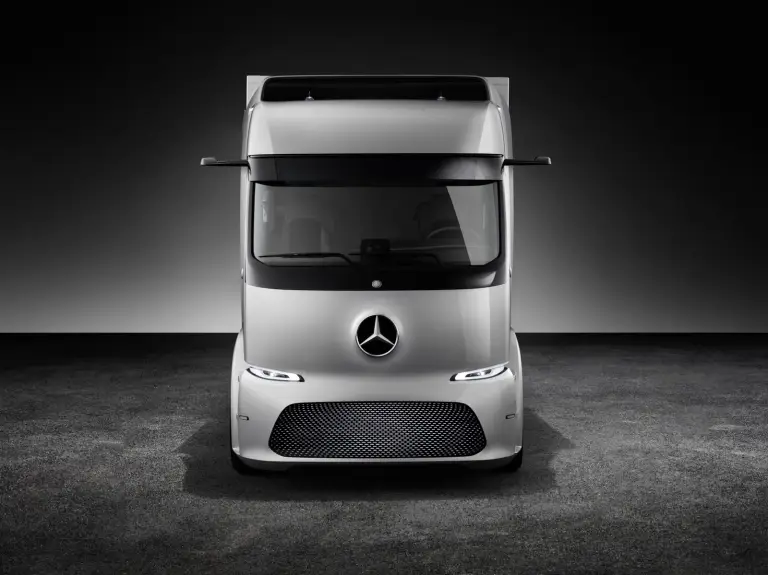 Mercedes Urban eTruck - 16