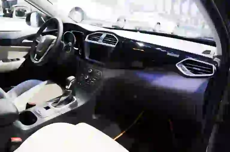 MG GS Salone di Shanghai 2015 26.4.2015 - 16