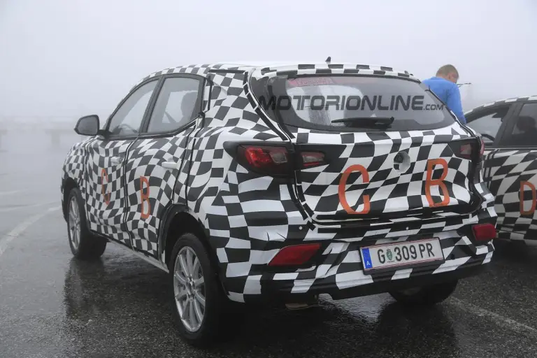 MG ZS - Foto spia 06-09-2016 - 12