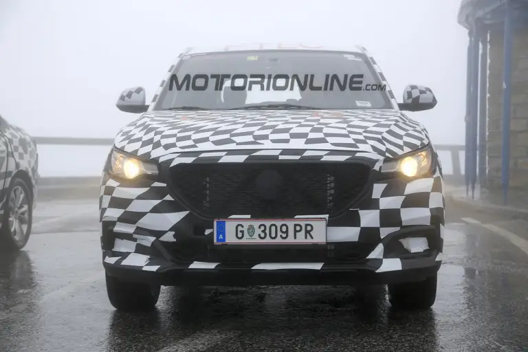 MG ZS - Foto spia 06-09-2016 - 17