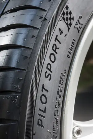 Michelin Pilot Sport 4 - 12