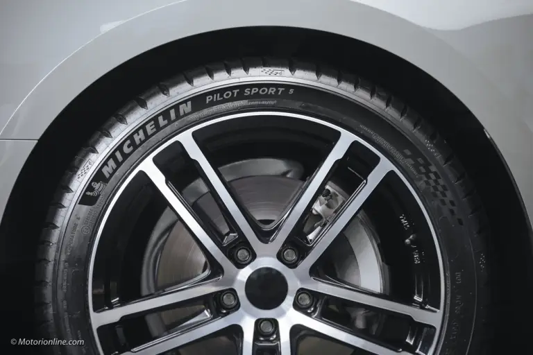 Michelin Pilot Sport 5 e Primacy 4 Plus - 4