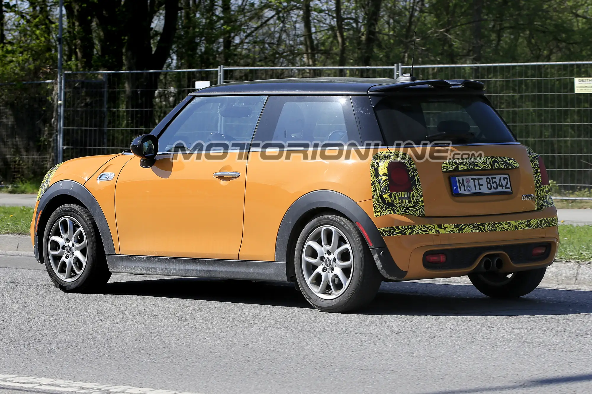 Mini 3 e 5 porte facelift foto spia 12 aprile 2017 - 4