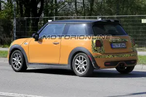 Mini 3 e 5 porte facelift foto spia 12 aprile 2017