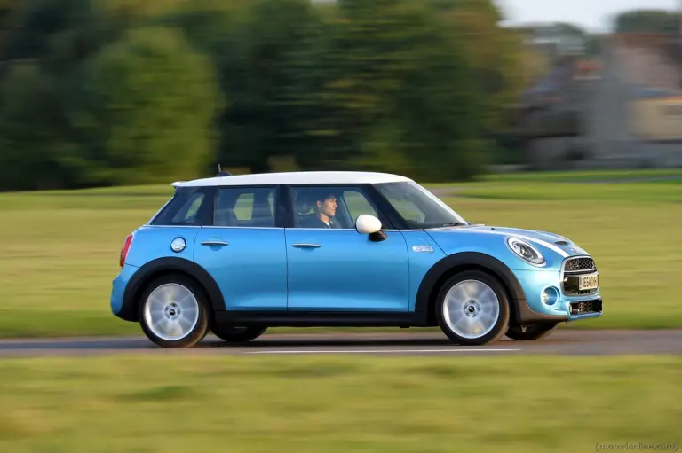 MINI 5 porte - 124