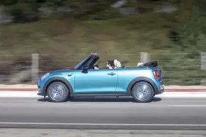 MINI Cabrio 2016 - 35