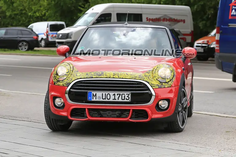 MINI Cabrio facelift MY 2018 foto spia 10 Maggio 2017 - 1
