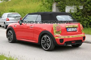 MINI Cabrio facelift MY 2018 foto spia 10 Maggio 2017 - 5
