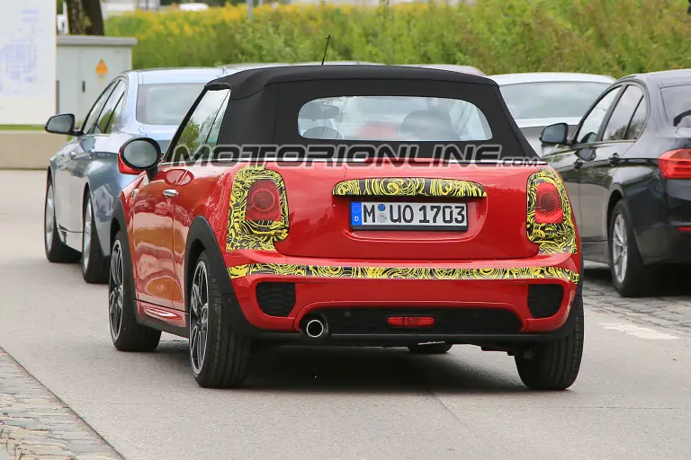 MINI Cabrio facelift MY 2018 foto spia 10 Maggio 2017 - 7