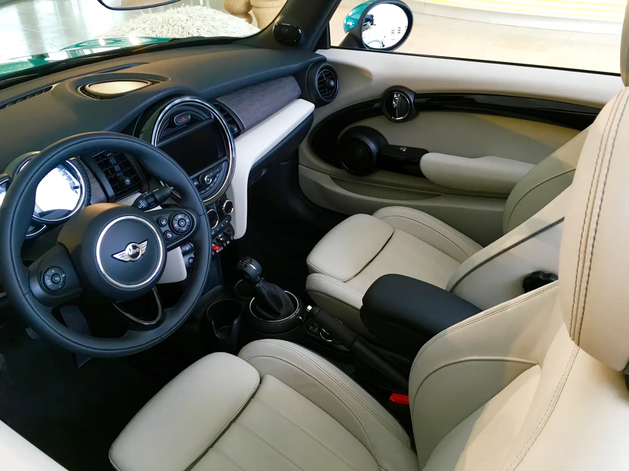 MINI Cabrio MY2016 - 25
