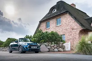 Mini Cabrio Sidewalk