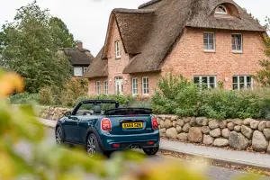 Mini Cabrio Sidewalk