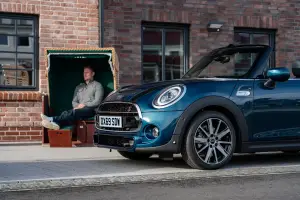 Mini Cabrio Sidewalk