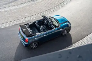 Mini Cabrio Sidewalk