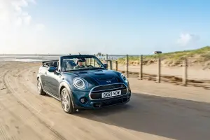 Mini Cabrio Sidewalk