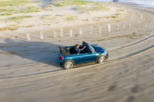 Mini Cabrio Sidewalk