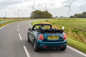 Mini Cabrio Sidewalk