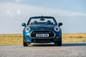 Mini Cabrio Sidewalk