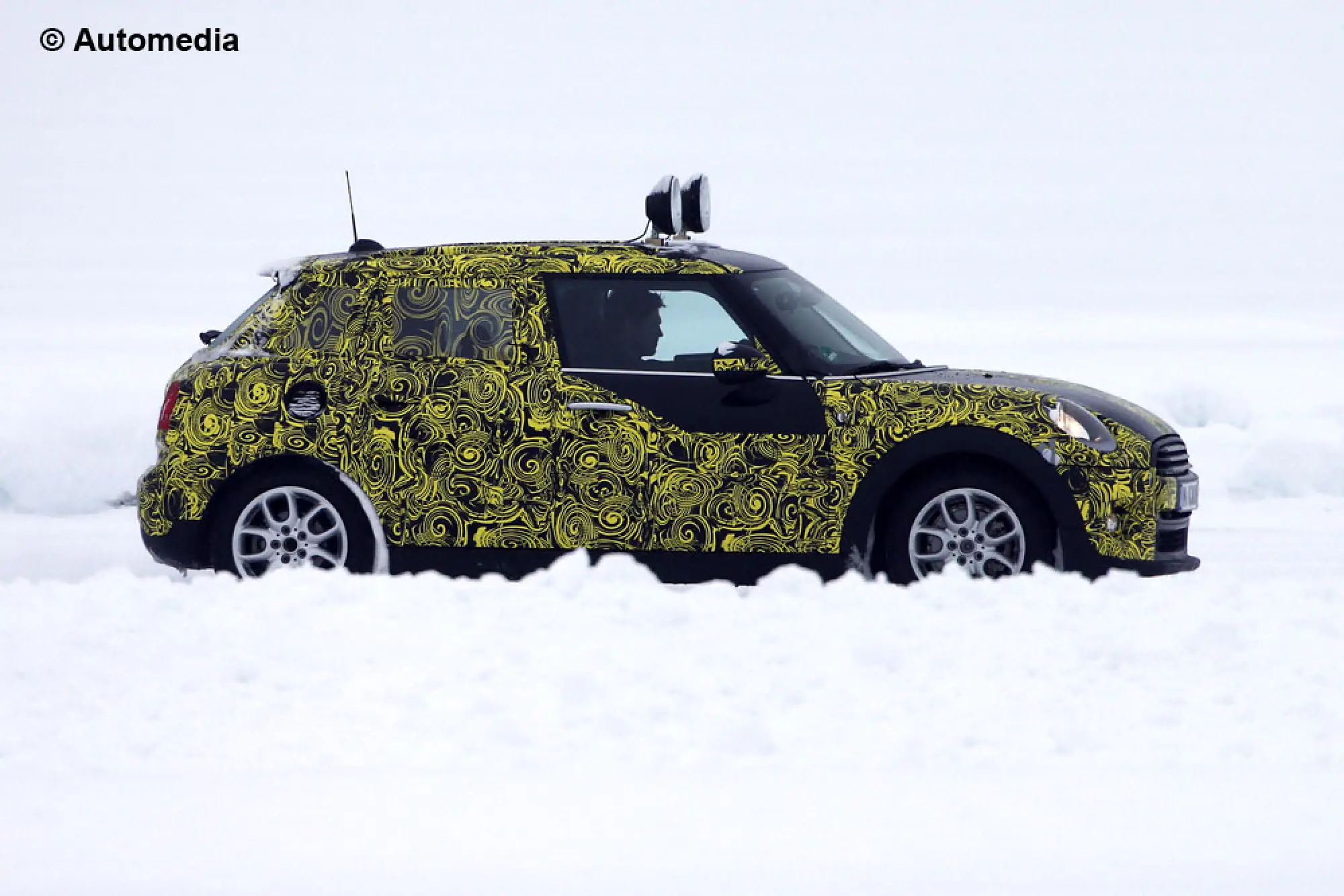 MINI Clubman, Cooper Cabrio e Cooper 5 porte - Foto spia 25-02-2014 - 2