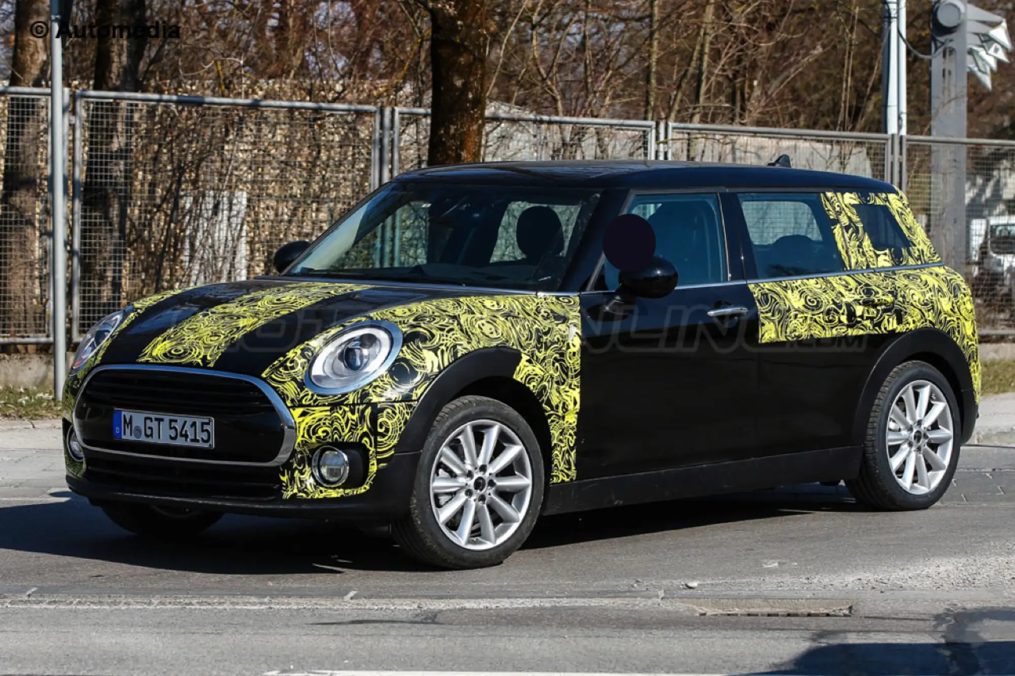 MINI Clubman Cooper e Cooper S con JCW styling kit - Foto spia 24-03-2015 - 3