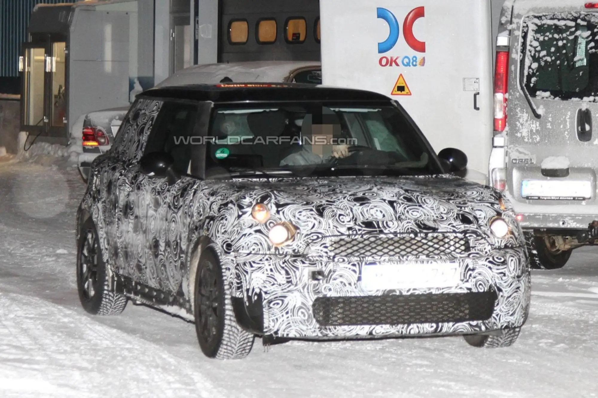 Mini Cooper 2013 - Foto spia 13-01-2012 - 3
