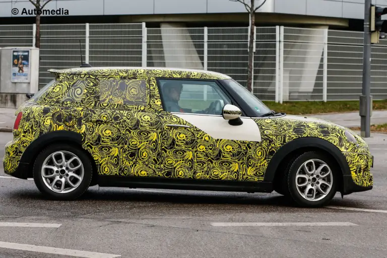 MINI Cooper 5 porte - Foto spia 10-12-2013 - 3