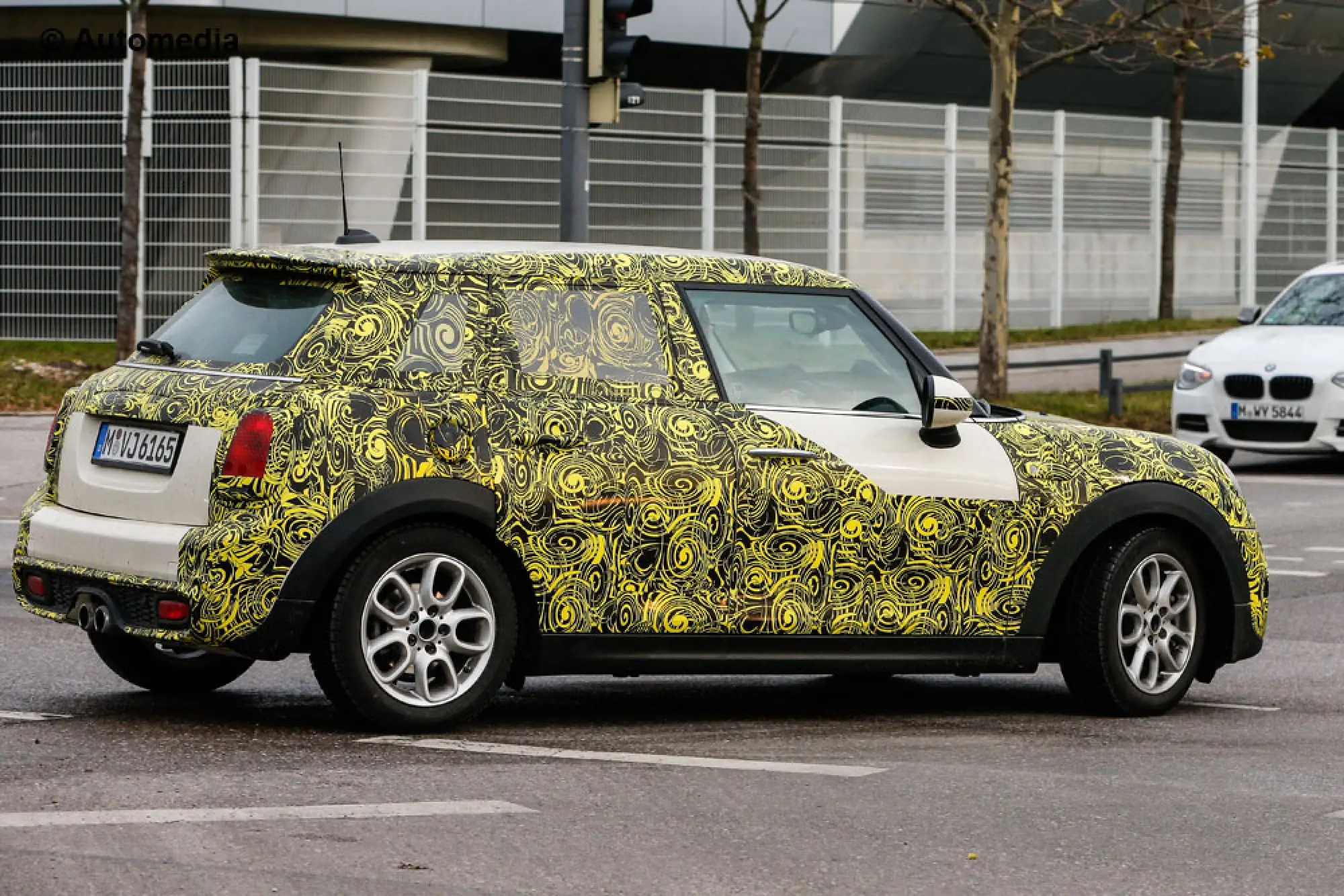 MINI Cooper 5 porte - Foto spia 10-12-2013 - 4