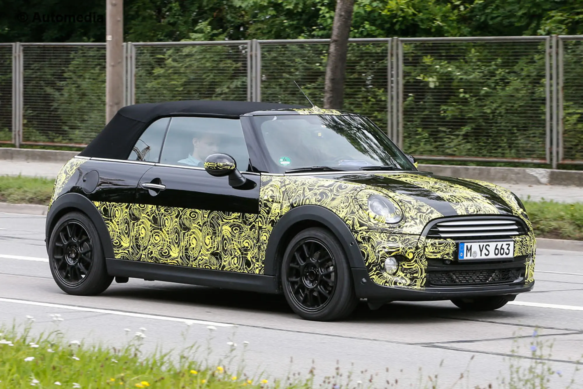 MINI Cooper Cabrio 2015 - Foto spia 08-09-2014 - 2