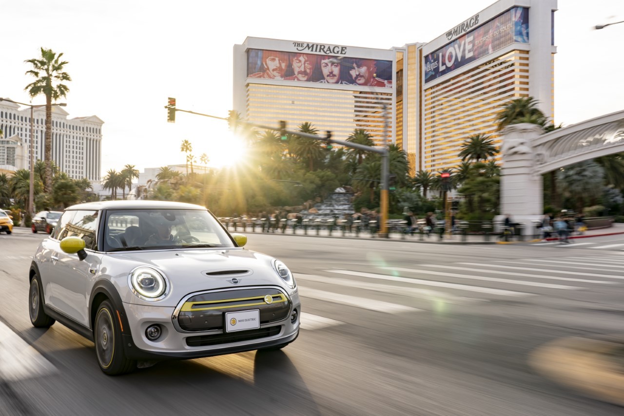 Mini Cooper elettrica - Sulle strade di Las Vegas