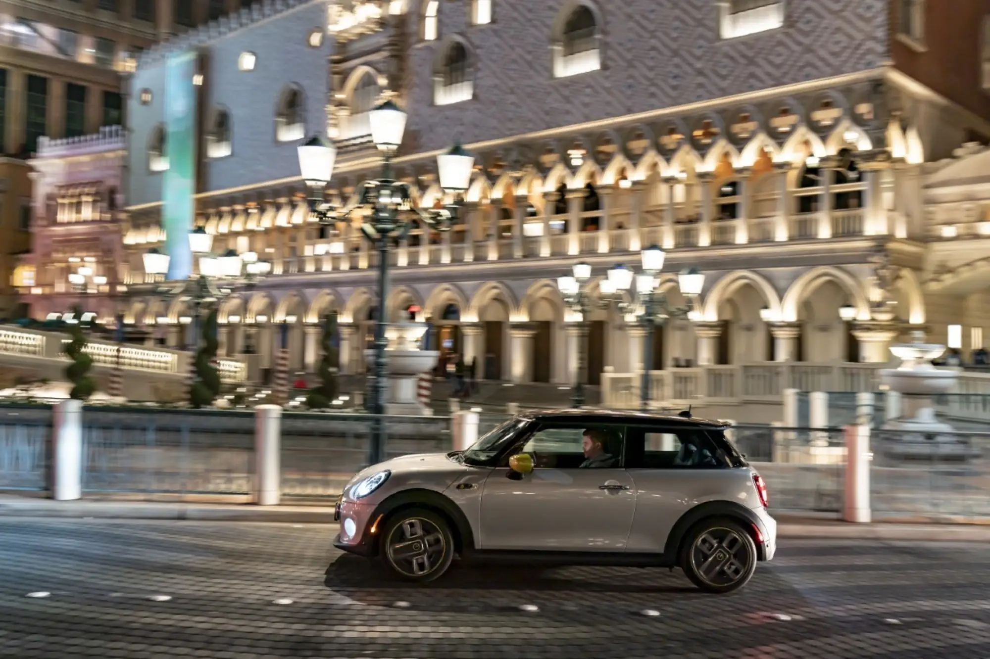 Mini Cooper elettrica - Sulle strade di Las Vegas - 13