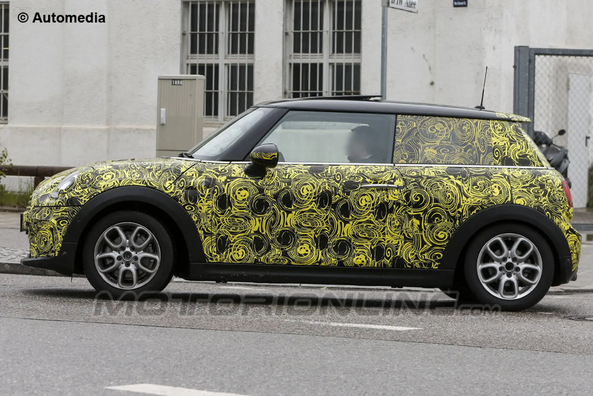 Mini Cooper MY 2014 - Foto spia 28-05-2013 - 3